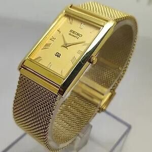 Vintage Style Seiko Quartz Mens Gold Watch & Gold accents W/ Metal Strap